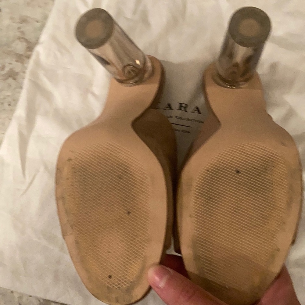 Like NEW Women’s Zara Nude Suede heel. Size 39 - Picture 7 of 8